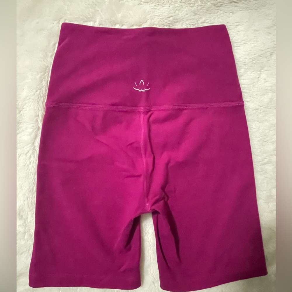 Beyond Yoga High Waist shorts Small NWOT